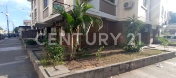 Local comercial esquinero 135m² - Barrio Centenario, Guayaquil