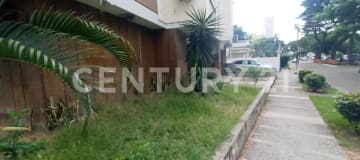 Local comercial esquinero 135m² - Barrio Centenario, Guayaquil