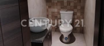 Casa en Montecristi, 2 pisos, 3 hab, garaje y patio frontal