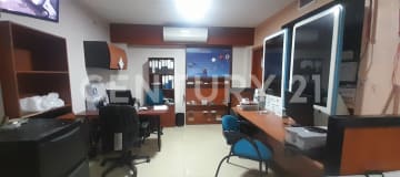 Oficina + bodega en planta baja: 40 m² con mobiliario opcional