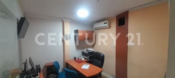 Oficina + bodega en planta baja: 40 m² con mobiliario opcional