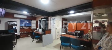 Oficina + bodega en planta baja: 40 m² con mobiliario opcional
