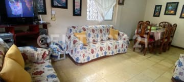 Casa cerca del mar: 4 dormitorios, ideal para negocio o vivir