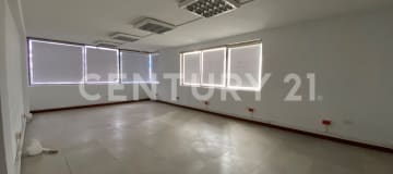 Edificio corporativo en La Carolina: 780m², 3 pisos y 5 parqueaderos
