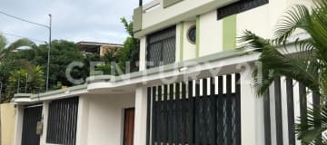 Casa en Ciudadela los Almendros: 4 dormitorios y terraza