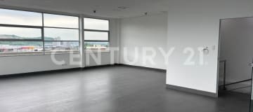 Oficina 75m² en Olivos Tower - Alquiler $900 + IVA