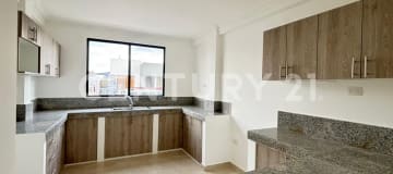 Casa 149m²: 4 dormitorios con piscina y canchas