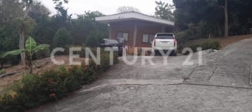 Finca de 10 hectáreas con piscina y cancha multifuncional