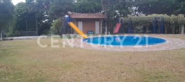 Finca de 10 hectáreas con piscina y cancha multifuncional