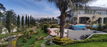 Venta Casa con Piscina Puembo