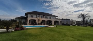 Venta Casa con Piscina Puembo