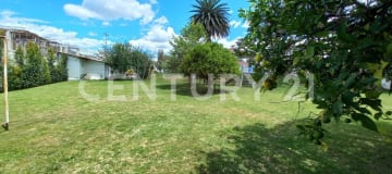Terreno esquinero de 2440m² en San José Tumbaco