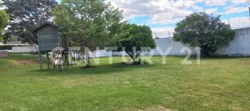Terreno esquinero de 2440m² en San José Tumbaco