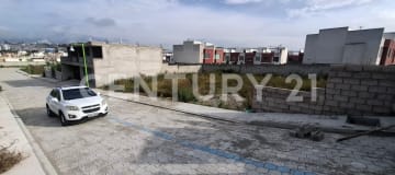Terreno esquinero en Calderón para locales comerciales con financiamiento