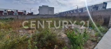 Terreno esquinero en Calderón para locales comerciales con financiamiento