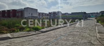 Terreno esquinero en Calderón para locales comerciales con financiamiento