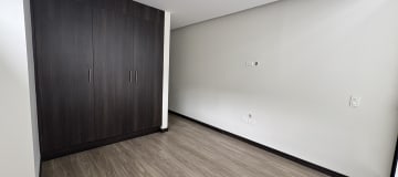 VENTA departamento 2 dormitorios con patio POR ESTRENAR -González Suárez. CW.