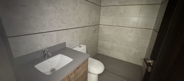 VENTA departamento 2 dormitorios con patio POR ESTRENAR -González Suárez. CW.