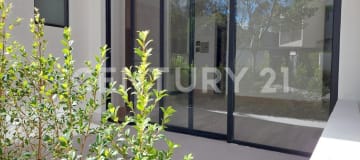 Suite de lujo en Cumbayá con áreas verdes y piscina