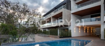 Suite de lujo en Cumbayá con áreas verdes y piscina