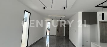 Casa de 3 dormitorios con piscina y canchas en venta