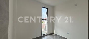 Casa de 3 dormitorios con piscina y canchas en venta