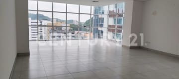 Oficina en Ceibos con vista - 72.62m² + parqueo - $173.6K