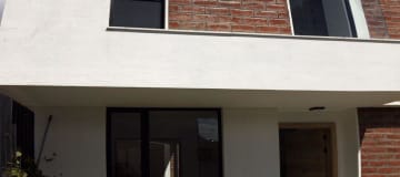 Venta casa en Puembo, no adosada, en Conjunto privado. SC