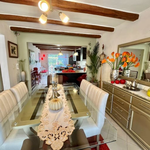 IR Venta Casa con amplio patio en Conocoto Valle de los chillos – Bulevar de las Acacias