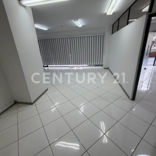 Local comercial esquinero en Iñaquito - 185m² y parqueadero