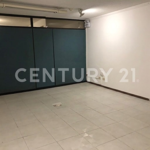 Local/oficina de 40 m² en galería comercial con baño privado