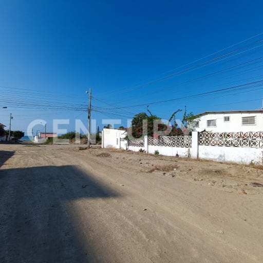 Terreno esquinero 2115m²: vista playa, $253.8K