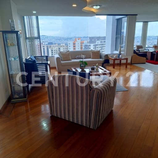 Departamento de 4 dormitorios con jacuzzi y 6 parqueaderos en zona exclusiva