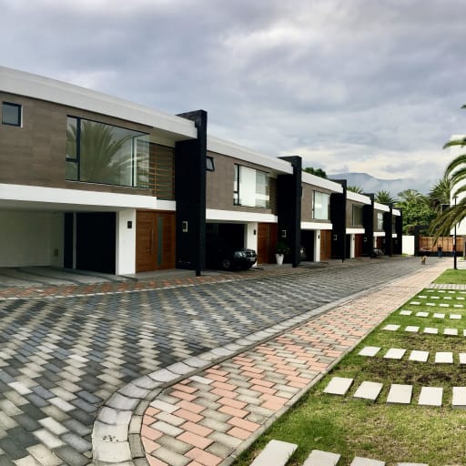 VENTA DE CASA POR ESTRENAR - 3 DORMITORIOS - TUMBACO