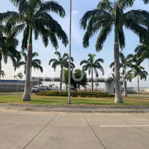 PIADY: Centro empresarial premium en Guayaquil - $500K