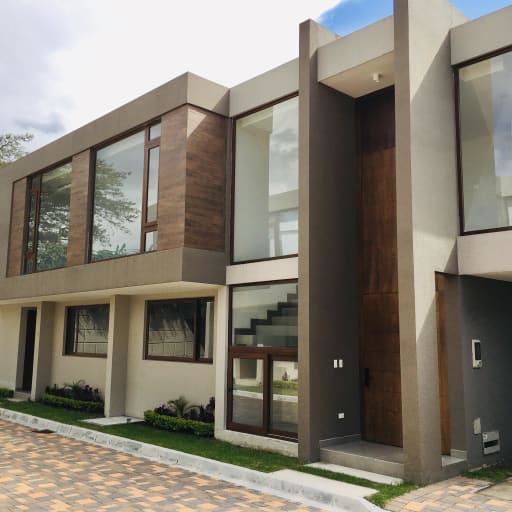 Venta casa Cumbayá 3 dormitorios. En el mejor sitio de Santa Inés