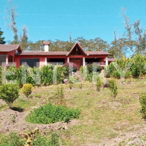 Hacienda 42,000m² cerca de Quito - Piscina y cabañas