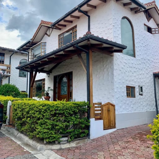 VENTA CASA CUMBAYA, 3 DORMITORIOS, INTERVALLES