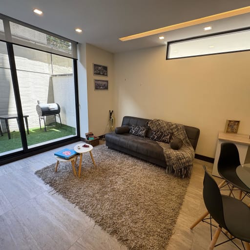 Venta Suite con patio sector González Suárez. IR