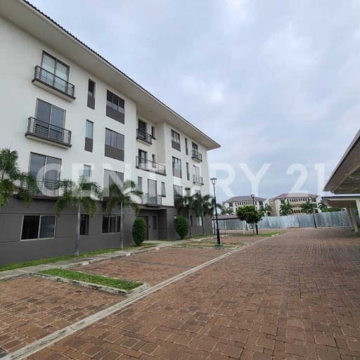 Departamento con piscina en venta en Samborondon