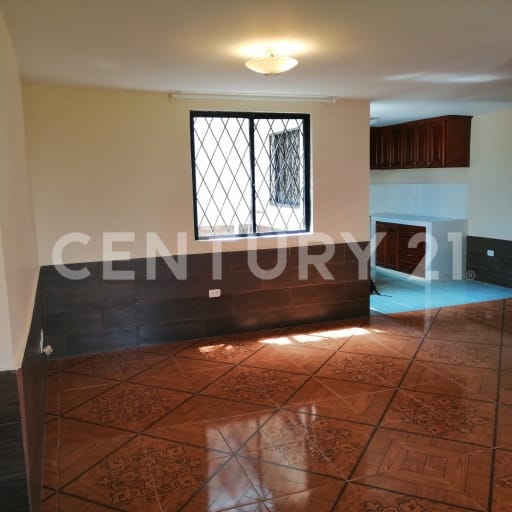 Casa 83m² en Carapungo: 2 dorms, seguridad y áreas verdes