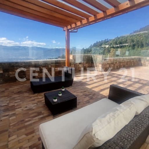 Departamento con terraza panorámica y vista a Cumbayá