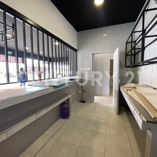 Locales comerciales en gasolinera con alto flujo vehicular