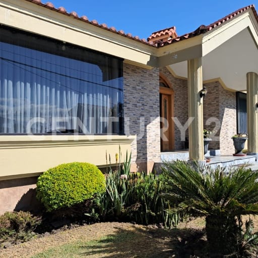 Casa de lujo con piscina temperada y jacuzzi en Quito