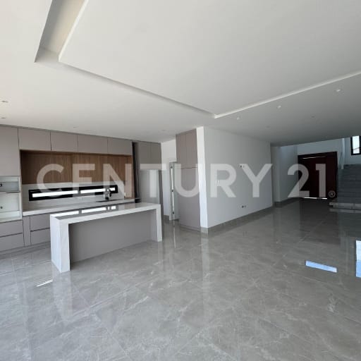 Casa en Ciudad Celeste con jacuzzi y finos acabados