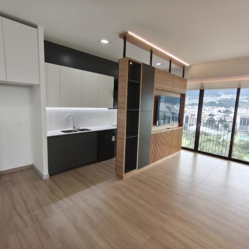 Renta Departamento a estrenar 2 dormitorios con balcón. Piso 22. Vista frontal a la Carolina.Qorner