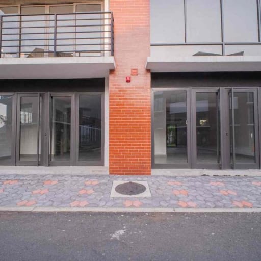 Local comercial doble B 103-104 en ALMAX Center