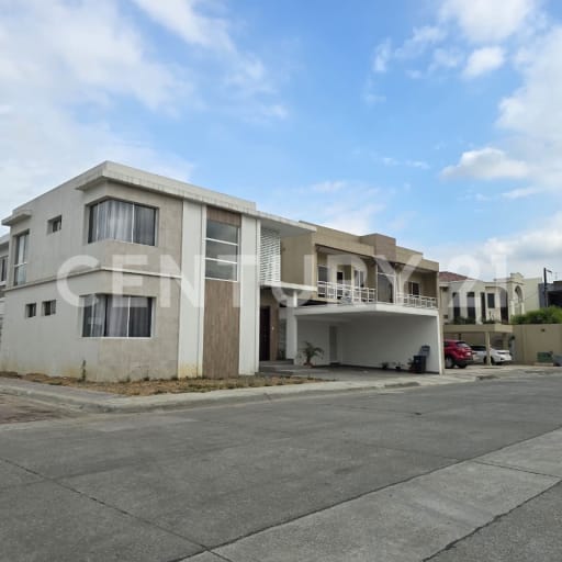 Casa con piscina en venta en Norte de Daule