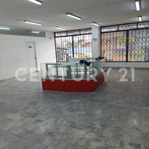 Local comercial de 130 m² en Av. América con parqueadero