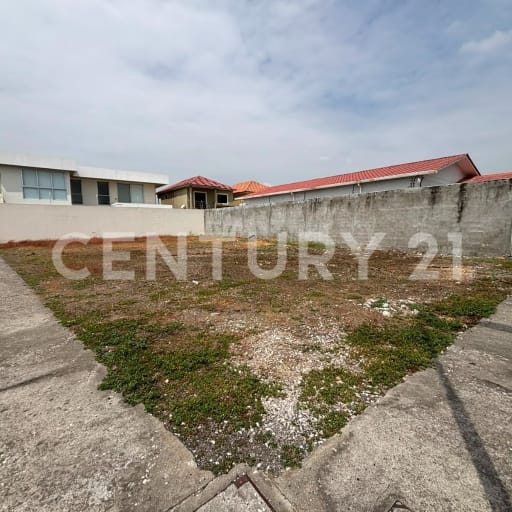 Terreno esquinero 359 m² en Urbanización Vicriel, Daule